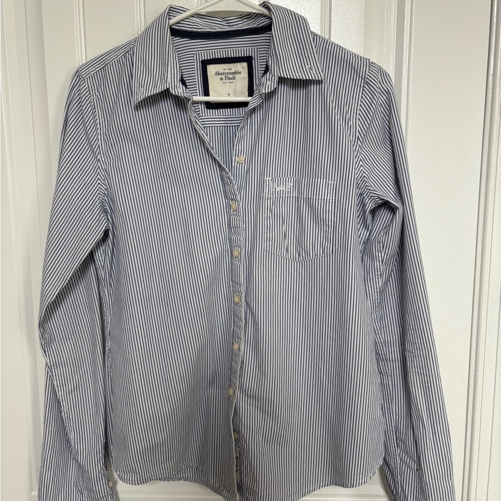 Abercrombie & Fitch Women's White and Blue Pinstripe Button-Down Shirt